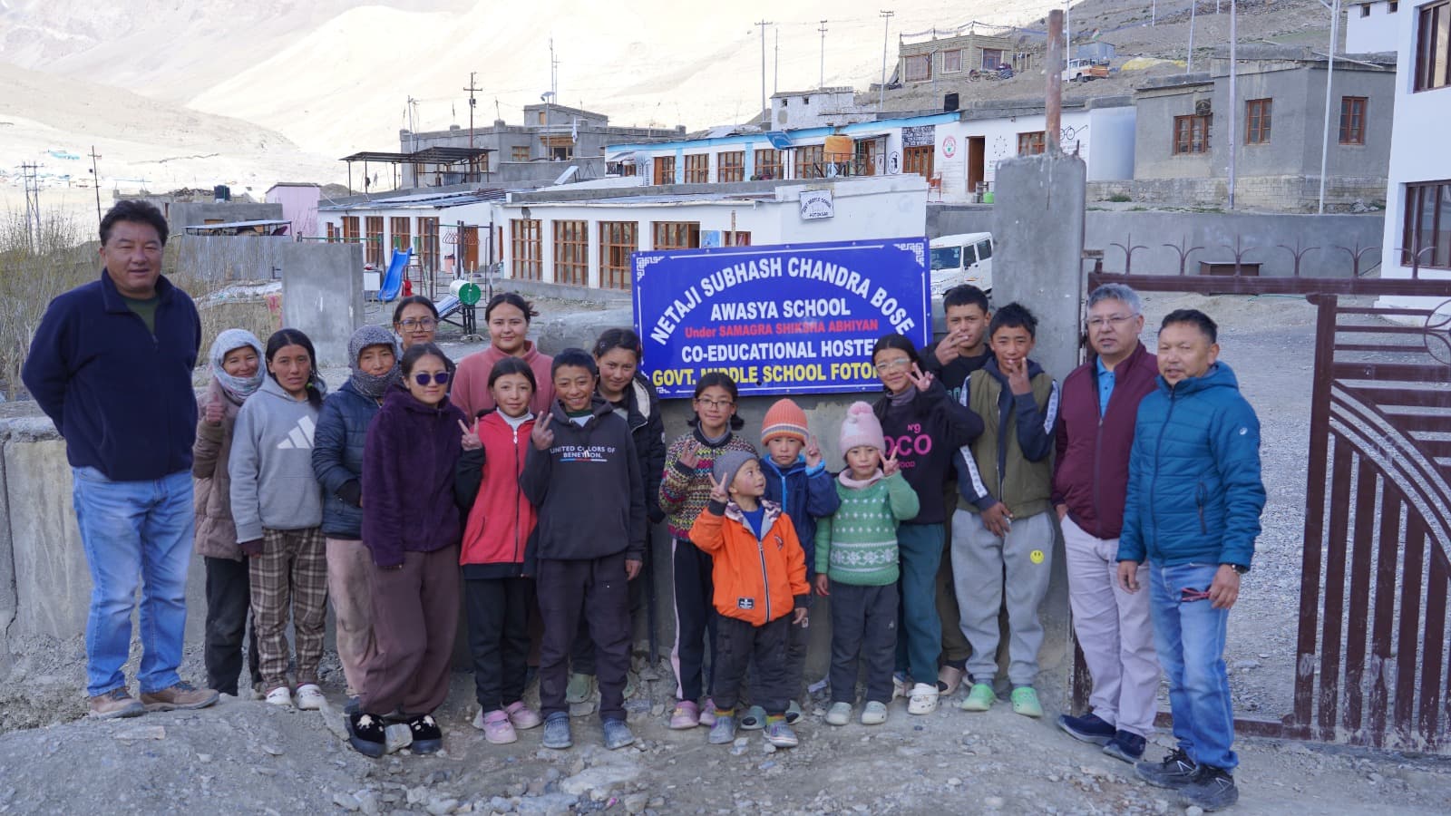 The DIET Leh monitoring team with students and staff at the gate of Govt. Middle School, Fotoksar